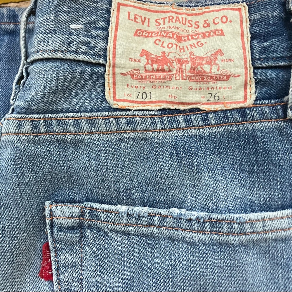 Levi's Light Blue Denim Jeans with Brown Label - Picture 2 of 16